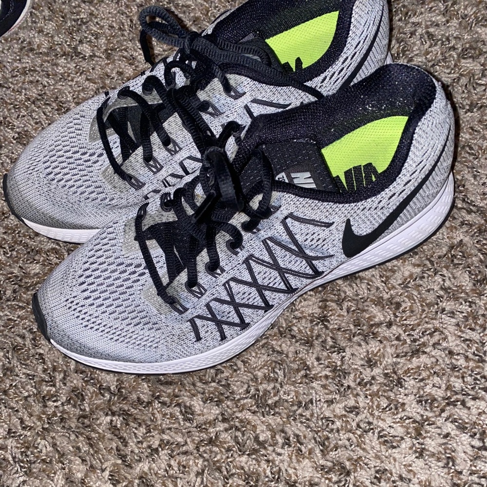 Women’s athletic shoes!!